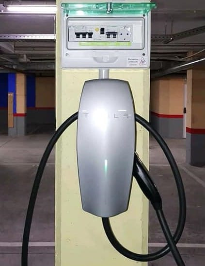 tesla-cargador-coche-electrico
